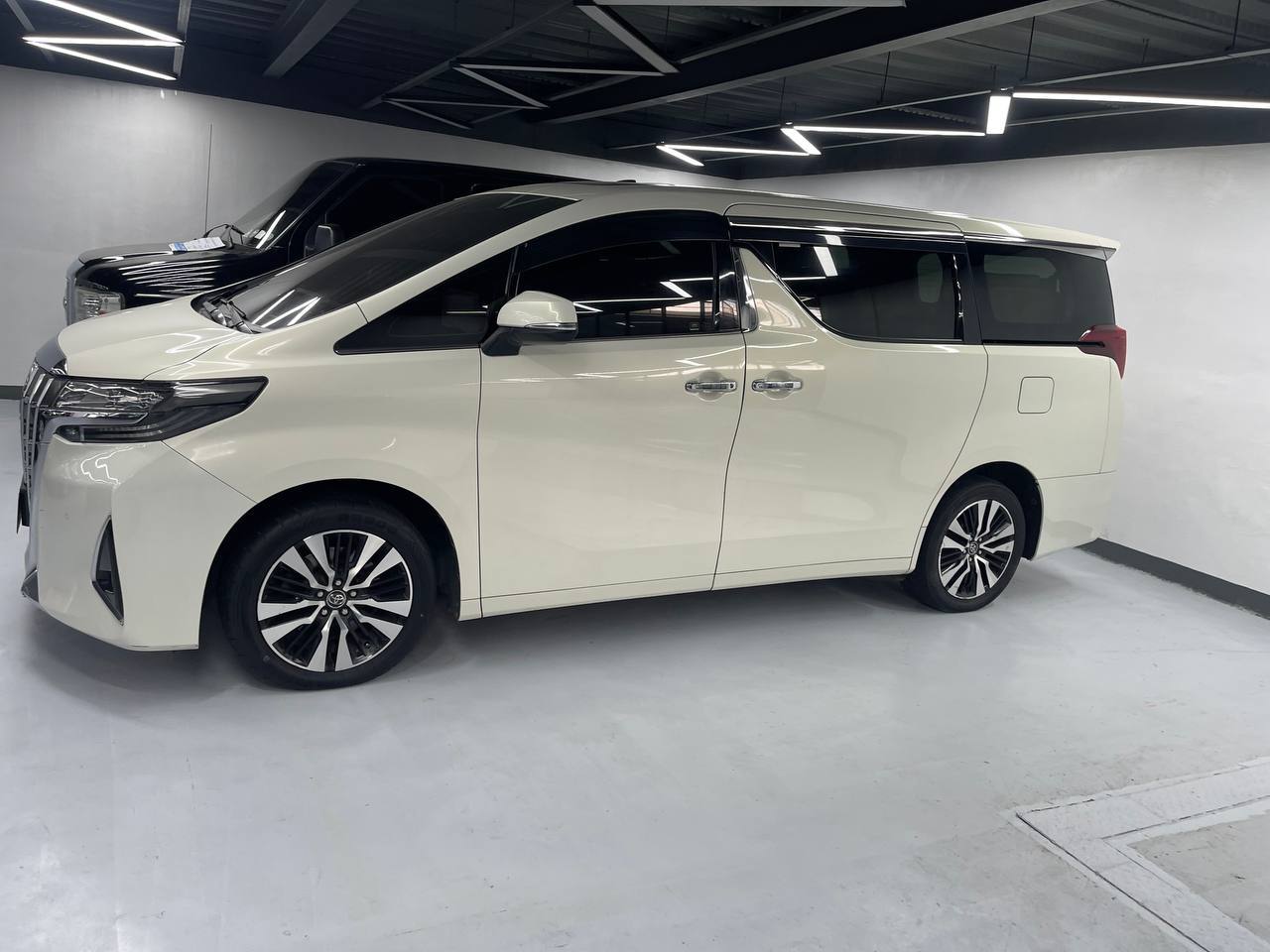 
								Toyota Alphard, 3.5 v6 2019 full									