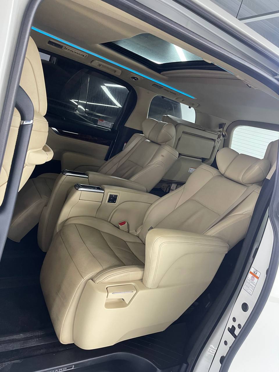 
								Toyota Alphard, 3.5 v6 2019 full									