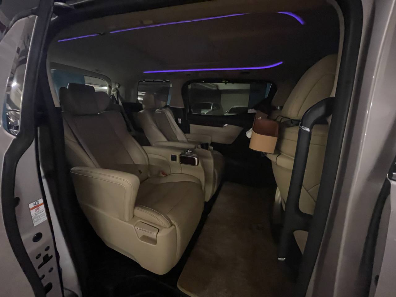 
								Alphard Champagne full									